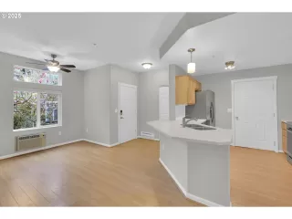 Photo #4: 737709287 Listing 