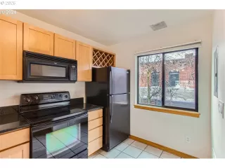 Photo #3: 737872346 Listing