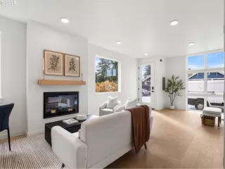 Photo #4: 738511294 Listing 