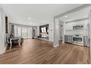 Photo #4: 739260031 Listing 