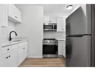 Photo #5: 739559923 Listing 