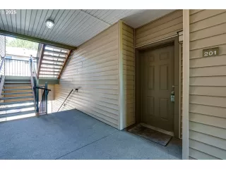 Photo #3: 739813592 Listing 