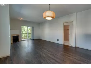 Photo #5: 739813592 Listing 