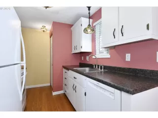 Photo #3: 739835293 Listing