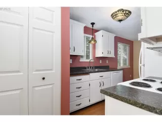 Photo #4: 739835293 Listing