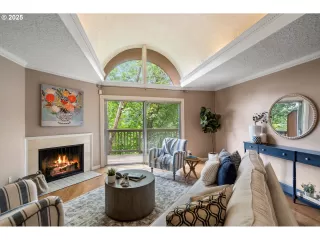 Photo #3: 740508986 Listing 