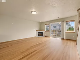 Photo #4: 740931779 Listing