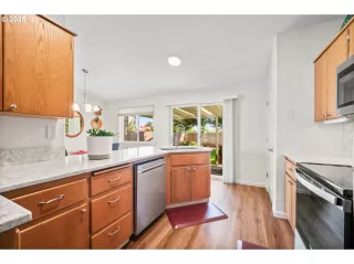 Photo #6: 741357438 Listing