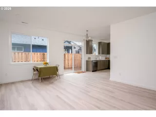 Photo #5: 741737581 Listing 