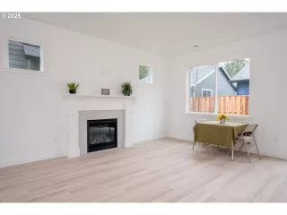 Photo #6: 741737581 Listing 