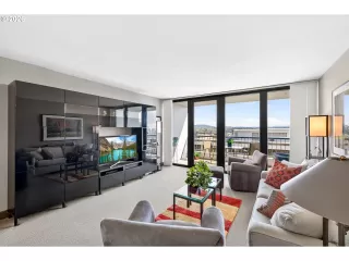 Photo #4: 741978277 Listing