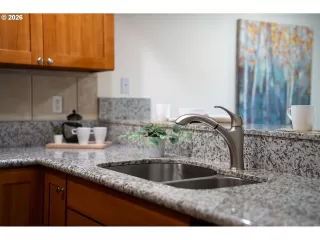 Photo #6: 742367057 Listing 