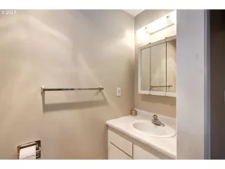 Photo #5: 742913615 Listing