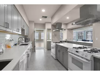 Photo #4: 743063288 Listing 