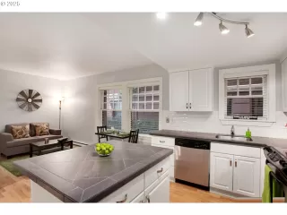 Photo #5: 743087613 Listing