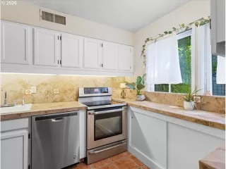 Photo #3: 743171157 Listing