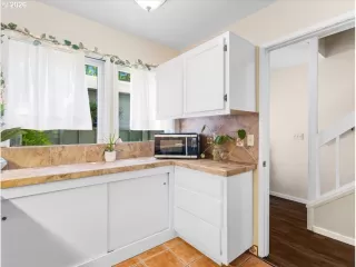 Photo #4: 743171157 Listing