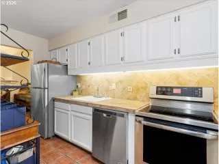 Photo #5: 743171157 Listing