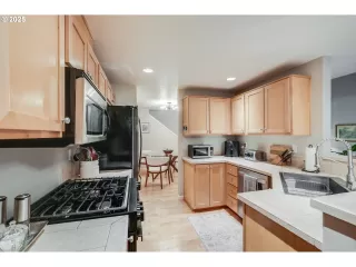 Photo #2: 743536270 Listing