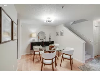 Photo #3: 743536270 Listing