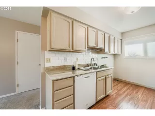 Photo #4: 744734736 Listing