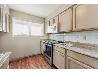 Photo #5: 744734736 Listing