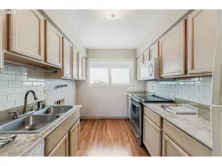 Photo #6: 744734736 Listing