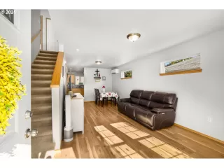 Photo #3: 744952075 Listing 