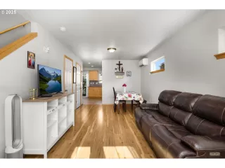 Photo #5: 744952075 Listing 