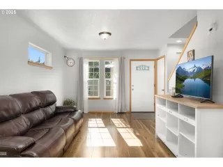 Photo #6: 744952075 Listing 