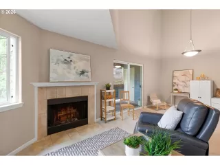 Photo #5: 746061604 Listing 