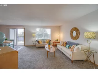 Photo #6: 746175489 Listing