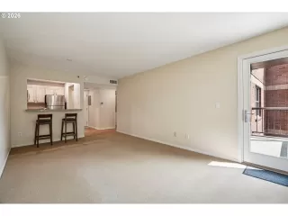 Photo #4: 746352258 Listing 