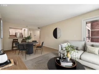 Photo #5: 746352258 Listing 