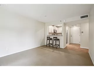 Photo #6: 746352258 Listing 