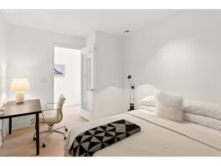 Photo #4: 746578825 Listing