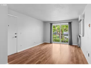 Photo #3: 746592126 Listing 