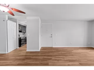 Photo #4: 746592126 Listing 