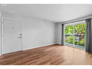 Photo #5: 746592126 Listing 