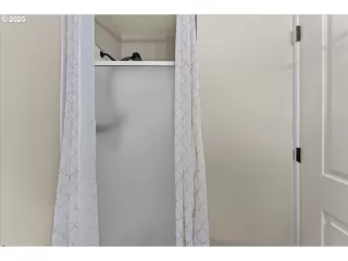 Photo #6: 746794345 Listing