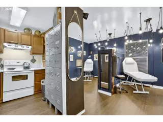 Photo #6: 746812849 Listing 