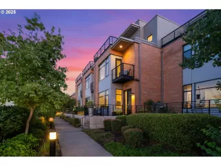 Photo #1: 747679490 Listing