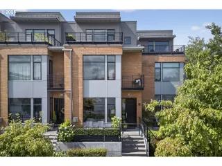 Photo #3: 747679490 Listing