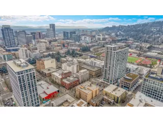 Photo #3: 747787572 Listing 