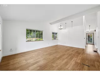 Photo #2: 748342034 Listing