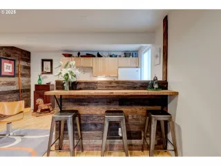 Photo #2: 748378493 Listing