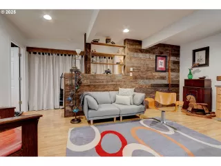 Photo #3: 748378493 Listing