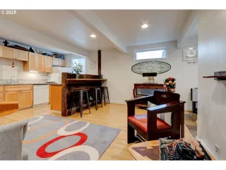 Photo #4: 748378493 Listing