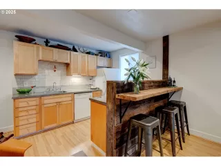 Photo #6: 748378493 Listing