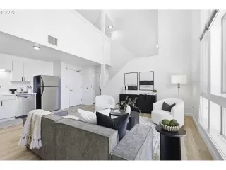 Photo #4: 748517263 Listing 